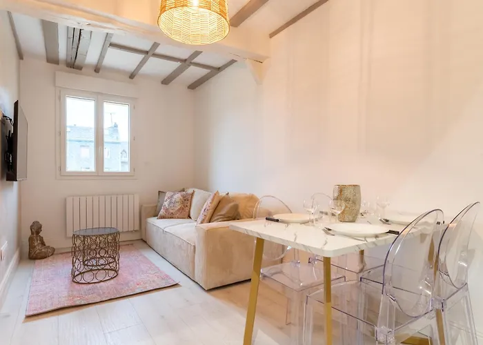 Апартаменти Caron - De Gamme Avec Hyper Centre *